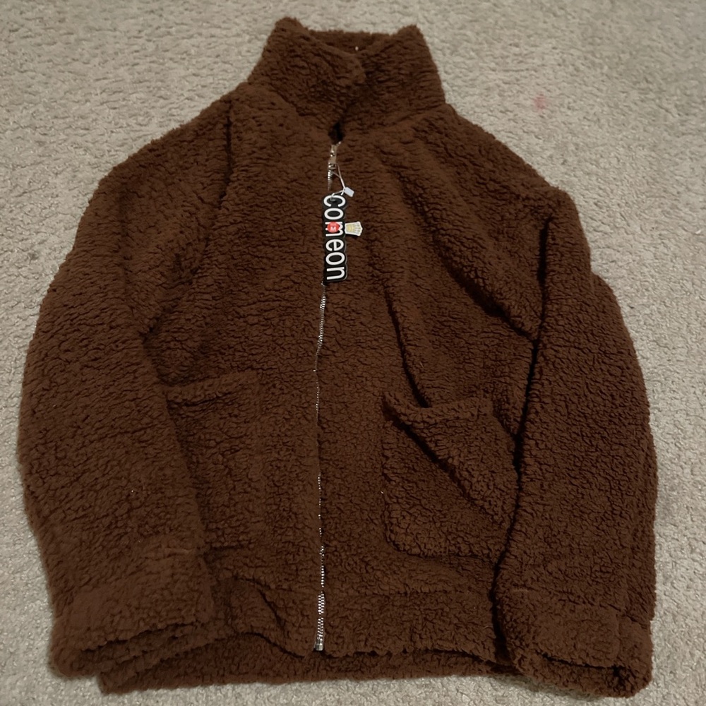 Brown sherpa jacket, perfect for the cold weather and cute outfits